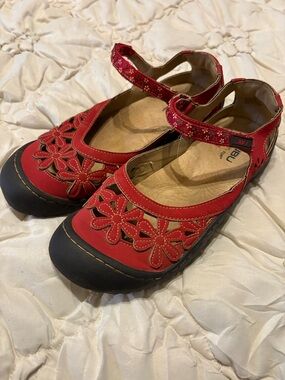 JBU Red Floral Cutout Mary Jane Shoes with Black Toe
